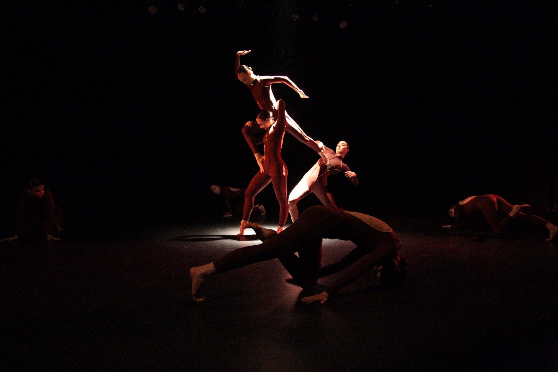 НЕВИДИМЫЕ СВЯЗИ