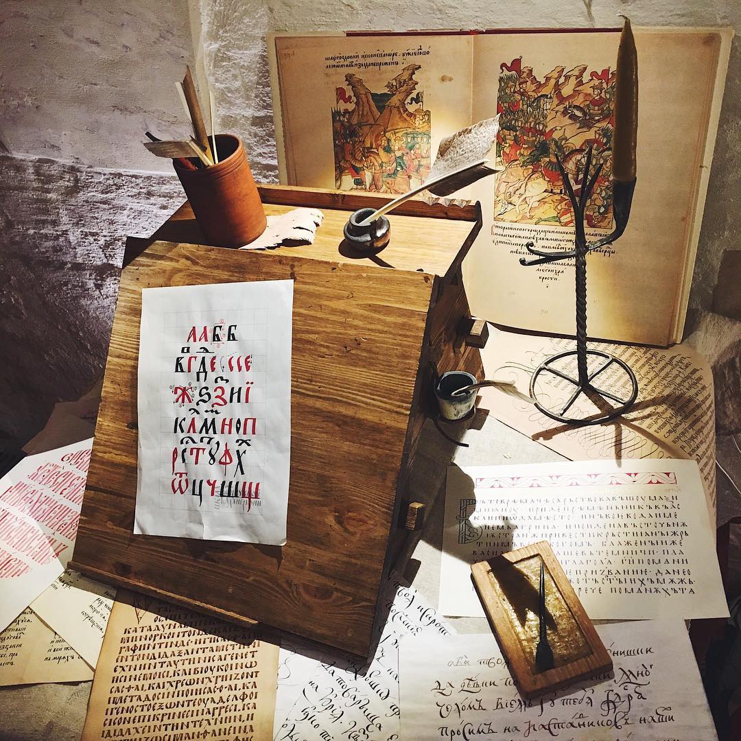 Каллиграфия вид искусства. Историческая каллиграфия. История каллиграфии. Школа исторической каллиграфии. Каллиграфия книга