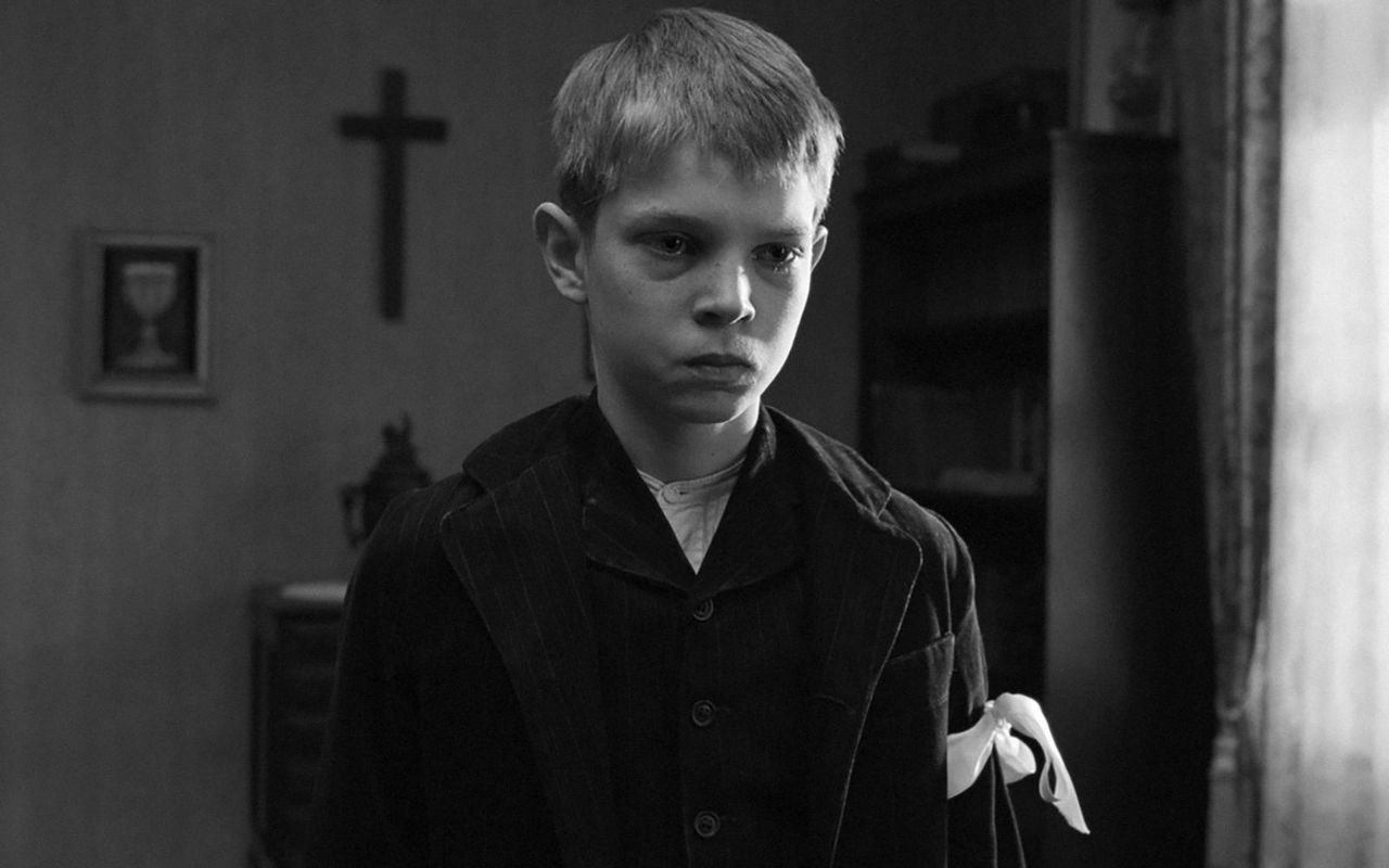 Белая лента