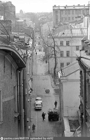 Прогулки по Васильевскому с книгой Виктора Бузинова
