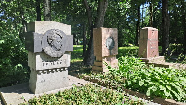 Регистрация на экскурсию «Они строили Ленинград» в некрополе «Литераторские мостки» (Расстанная улица, д. 30)