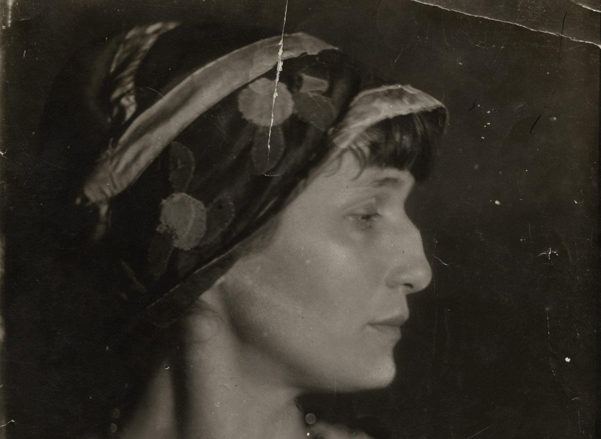 Анна Ахматова «Тот город, мной любимый с детства»