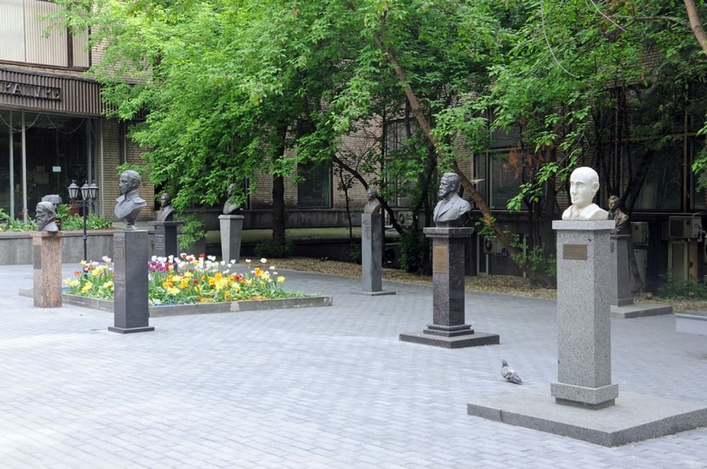 Экскурсия «Великие латиноамериканцы в Атриуме "Иностранки”»