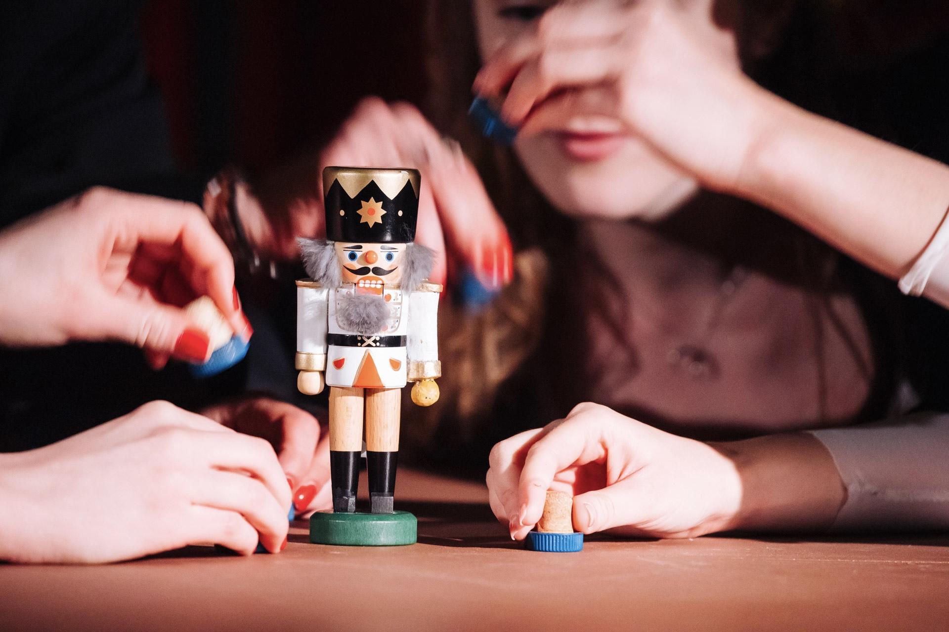 Цирк с предметами: Тайна Красного Коня