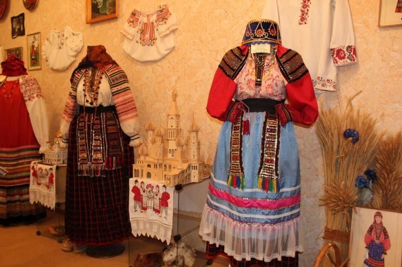 Лекция Аллы Соколовой "Понять и прикоснуться: секреты восприятия народных костюмов и показ воронежского традиционного наряда"