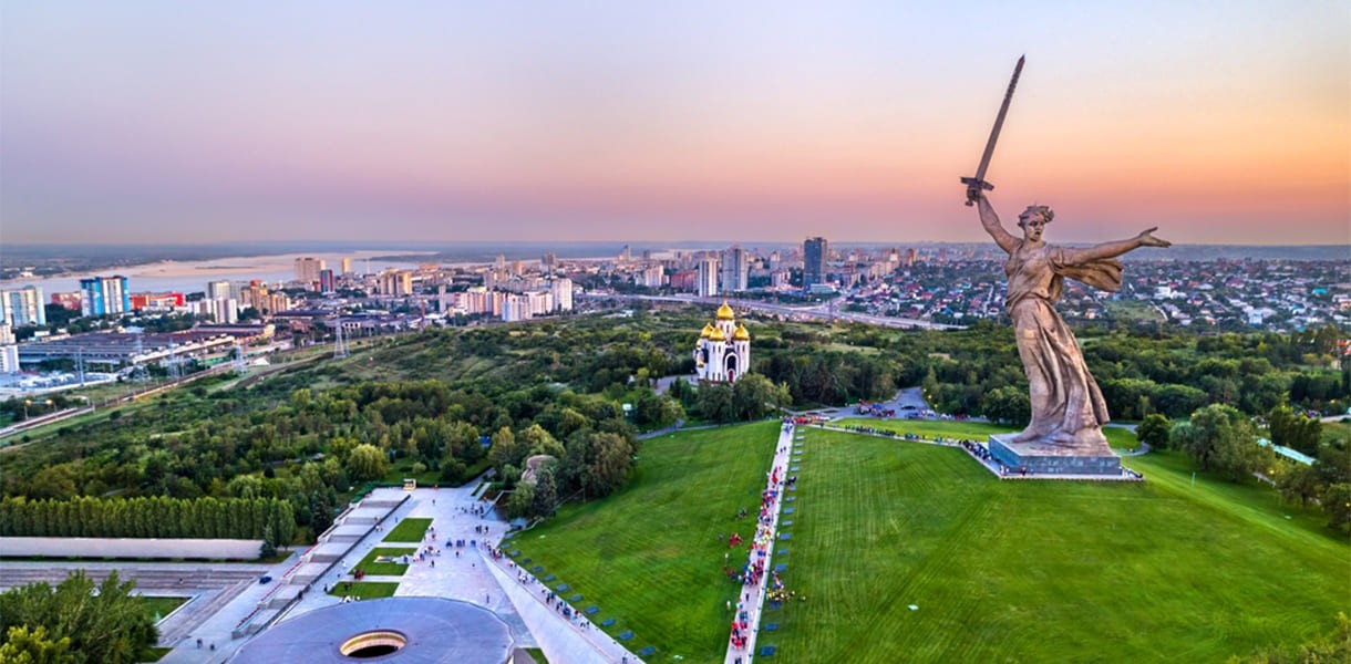 Волгоград куда сходить с детьми летом. Волгоград площадь города. Волгоград интересные места. Мамаев Курган. Волгоград город миллионник.