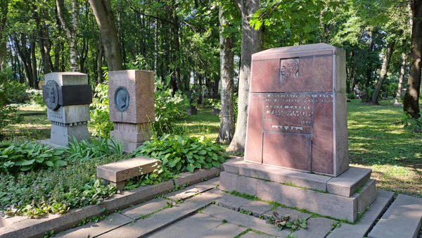 Регистрация на экскурсию «Они строили Ленинград» в некрополе «Литераторские мостки» (Расстанная улица, д. 30)