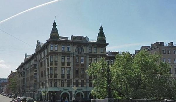 "Дом у Смоленского моста"