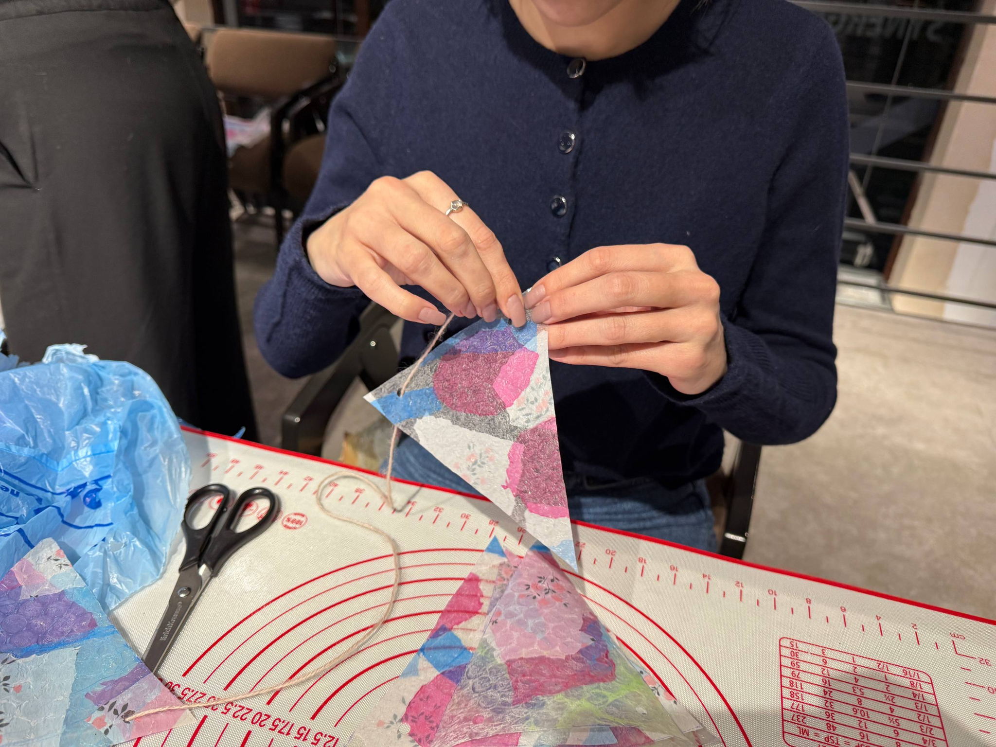 Мастер-класс "Флажки из пакетов”