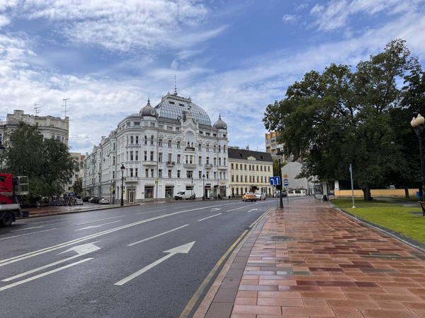 По Никитскому бульвару и Спиридоновке