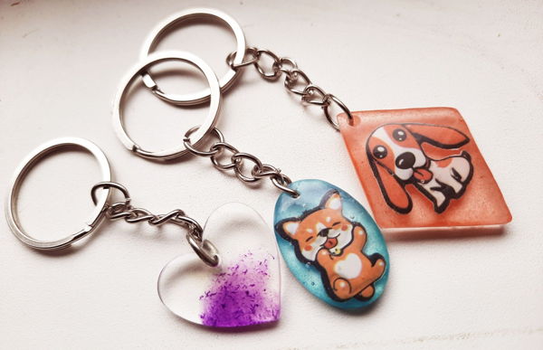 Делаем брелоки на сумку с помощью эпоксидной смолы в «Фуд Парк Меркурий»