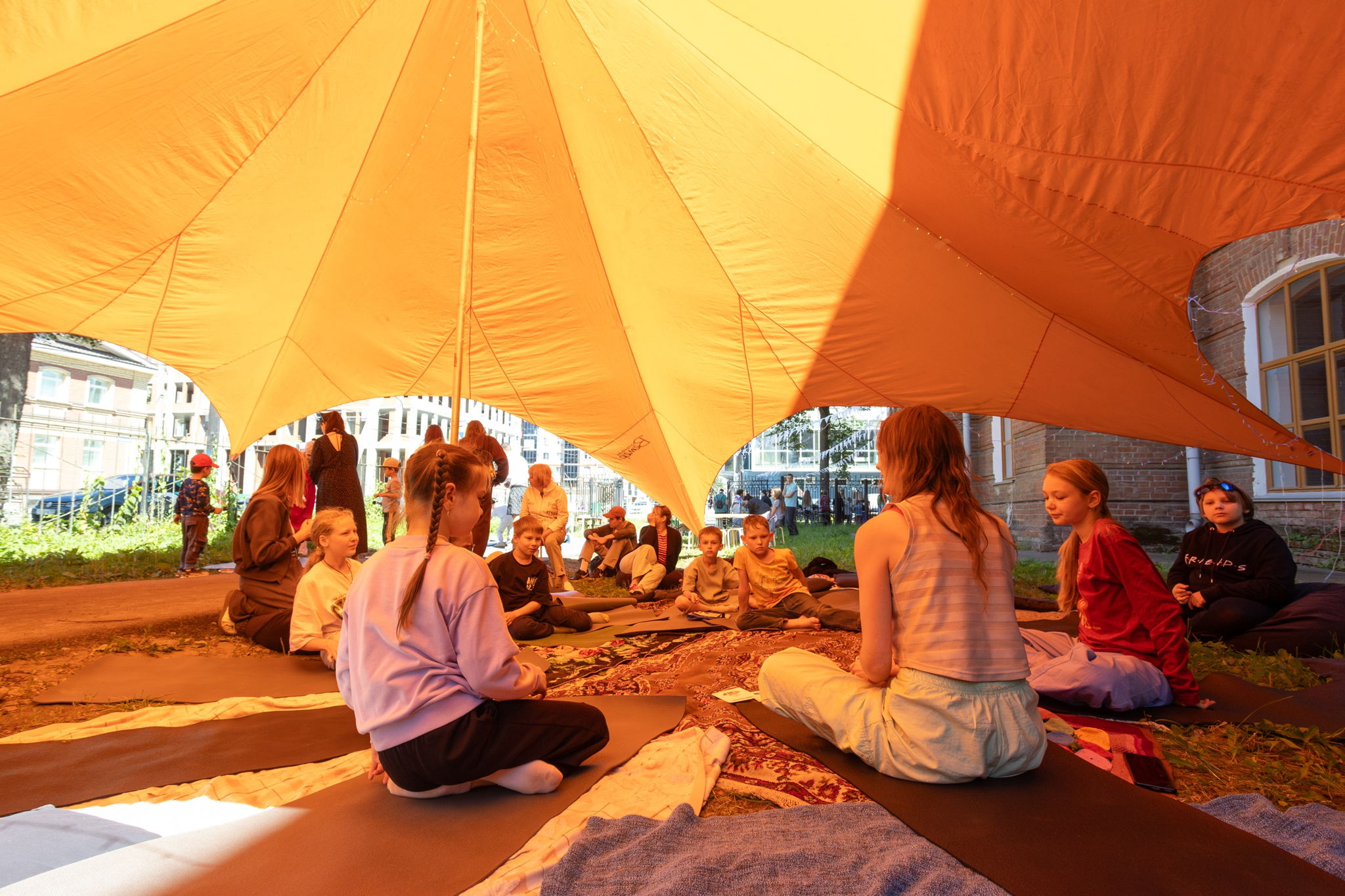 Приглашаем подростков 13-17 лет придумать "Тут”