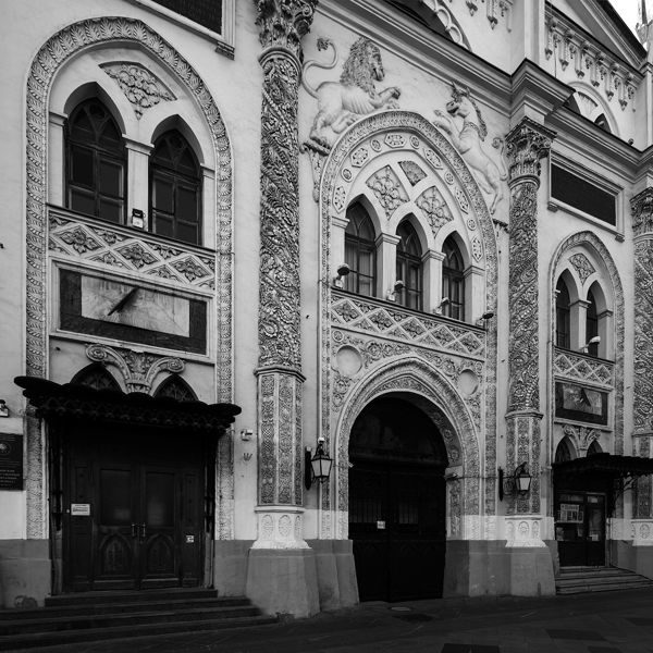 Фауна на фасадах Петербурга и Москвы