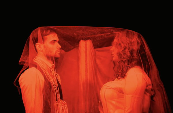 «Вам!»: театрально-поэтический перформанс при свечах о любви и жизни Владимира Маяковского