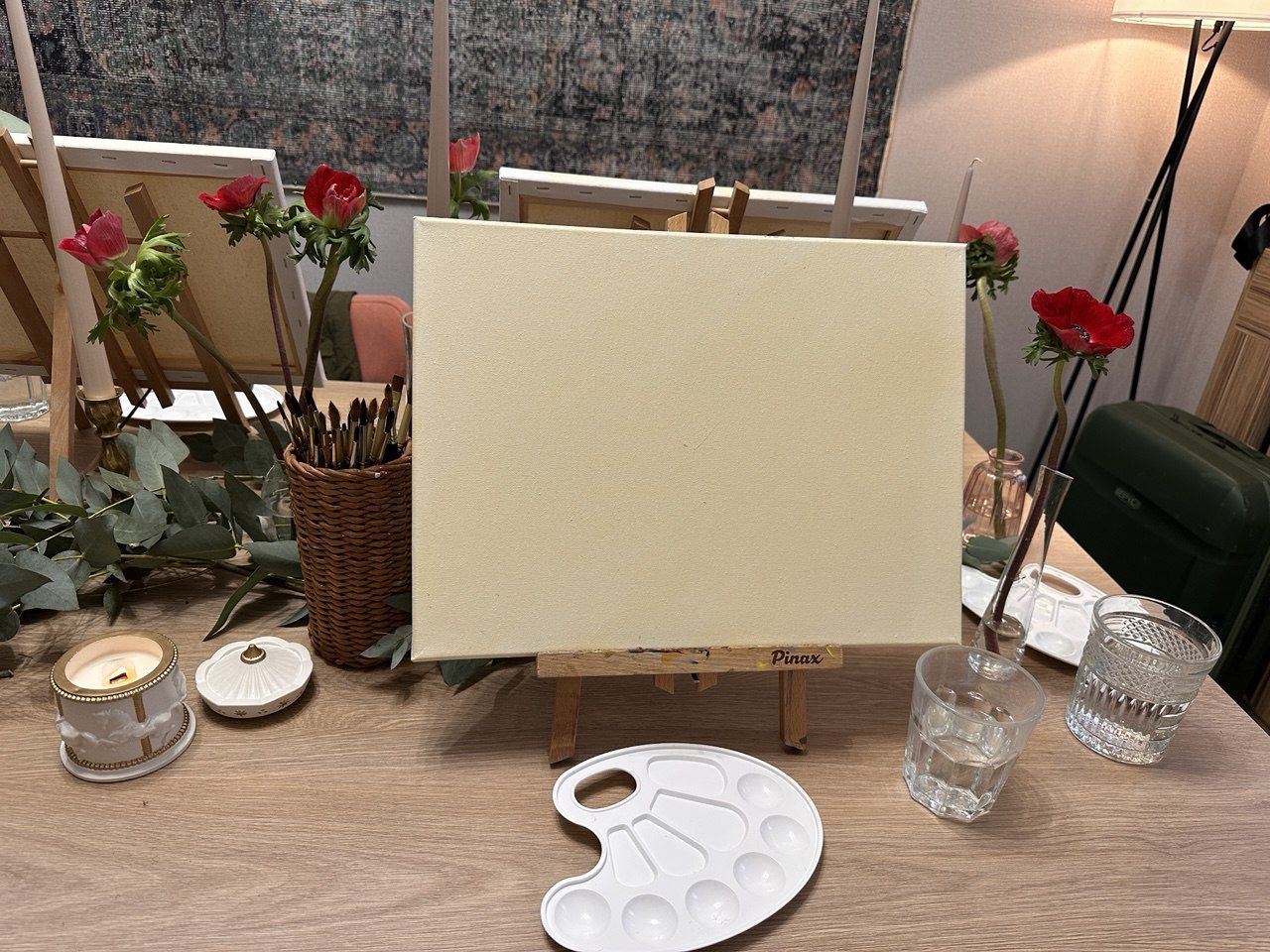 Мастер‑класс «Вино и кисть: новогодний арт‑эксперимент»