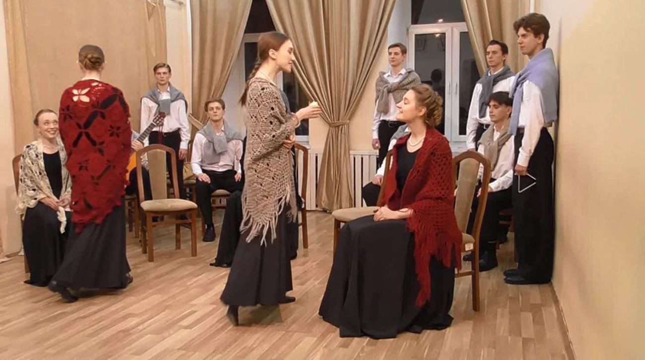 Литературно-музыкальная программа «Теперь моя пора...»