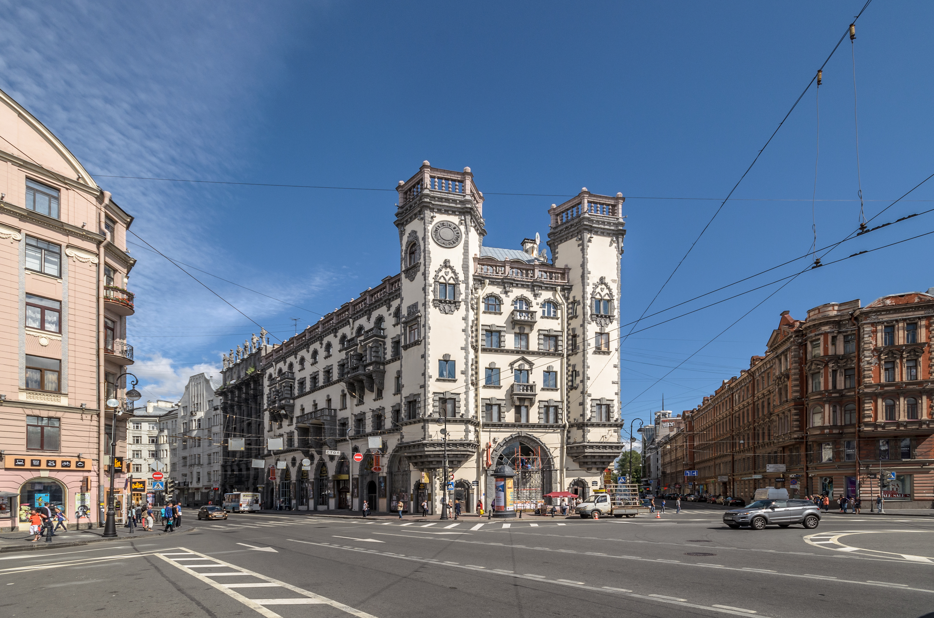 Большие проспекты петербурга. Доходный дом Розенштейна в Санкт-Петербурге. Площадь Льва Толстого Санкт-Петербург. Дом с башнями на площади Льва Толстого в Санкт-Петербурге. Доходный дом Розенштейна — дом с башнями в Санкт-Петербурге.