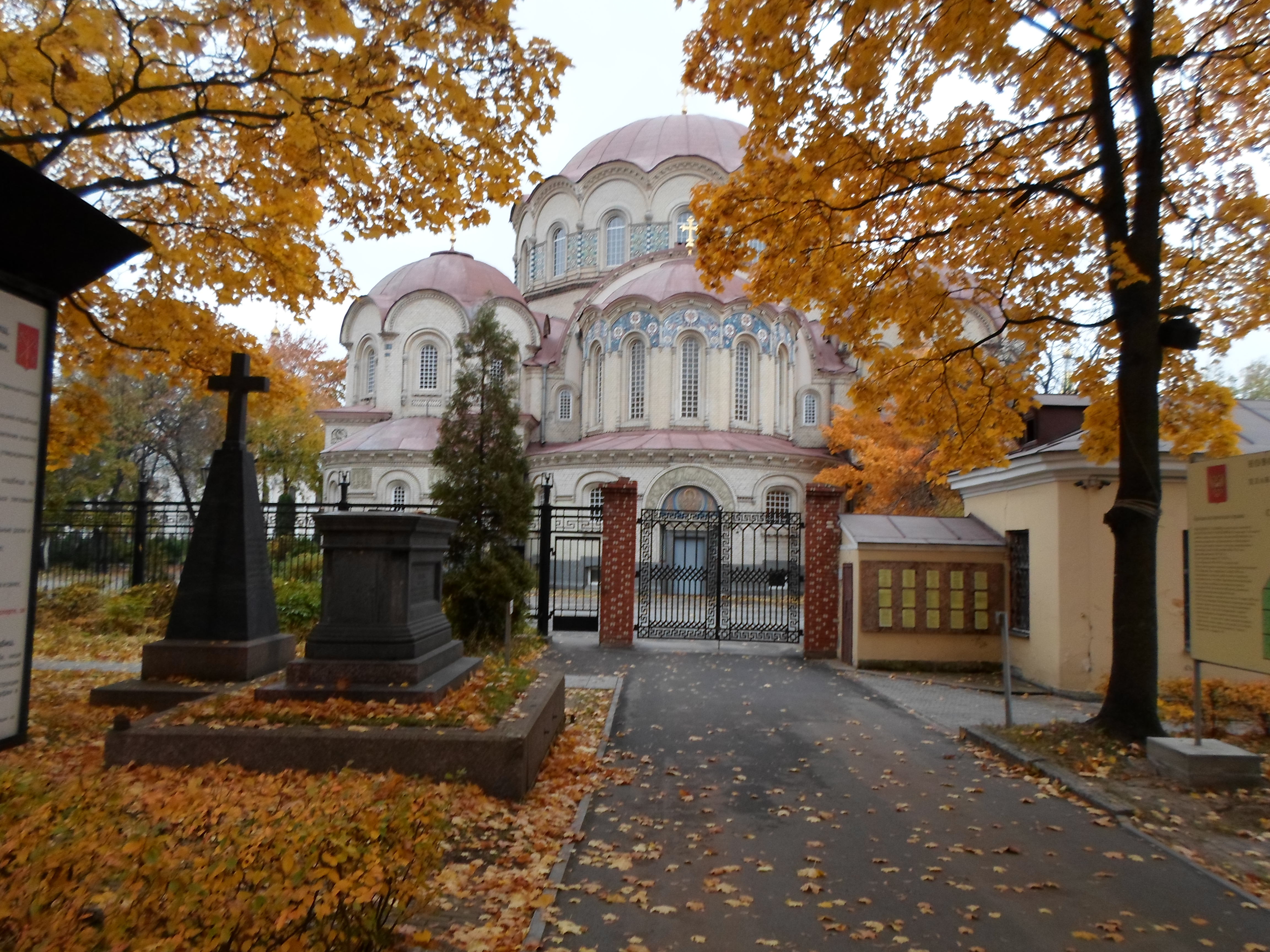 кладбище новодевичьего монастыря в санкт петербурге