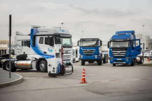 Уличная выставка автотранспорта на СПГ