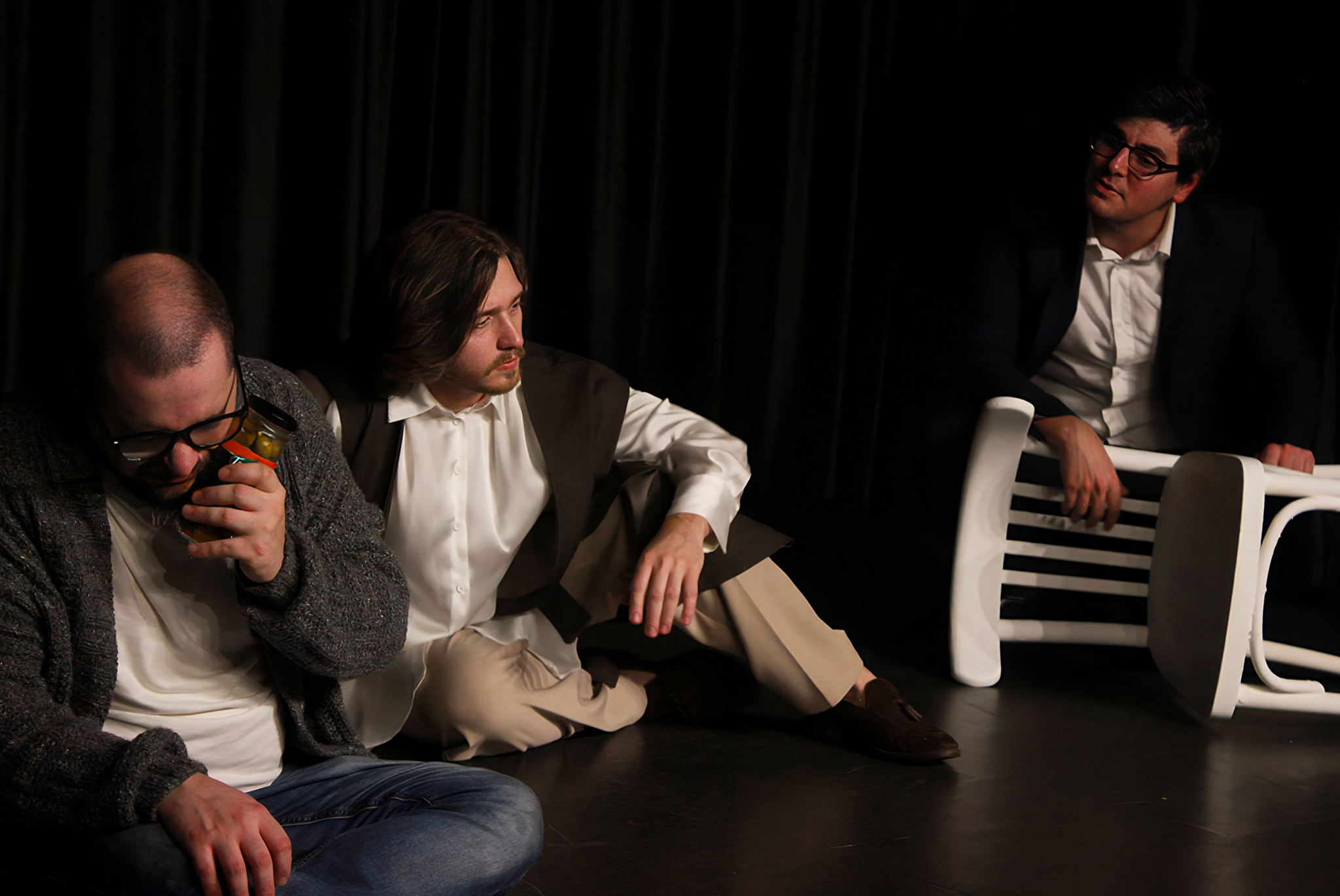 БЕЛАЯ КАРТИНА за бешеные деньги, или как трое дружбу свою сохранить пытались