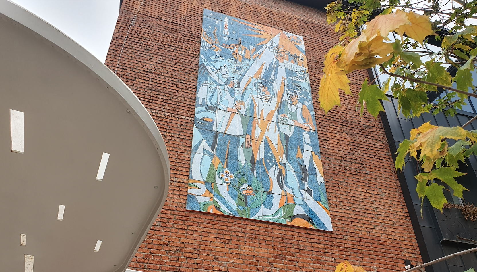 День волонтёра. История спасения панно «Достижения СССР»