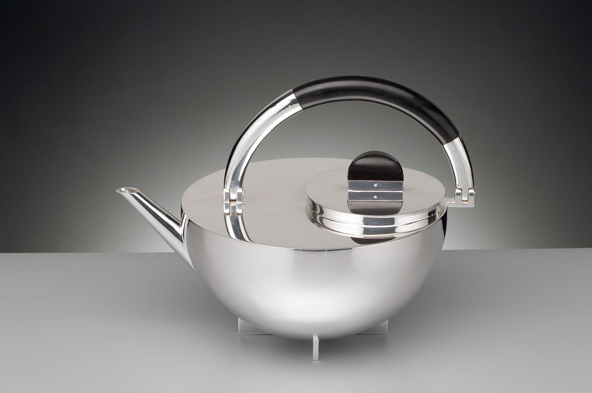 Утро в Котельнической лекция и завтрак. От Эйлин Грей до Захи Хадид. Лекция о женщинах в мире дизайна с Ксенией Григорьевой