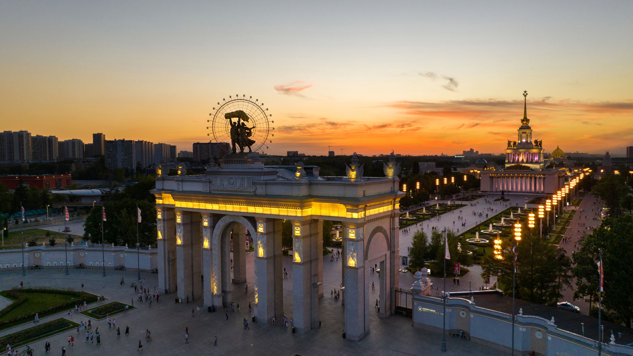 Экскурсия-квест по территории Выставки «Столица искусств: Загадки ВДНХ»