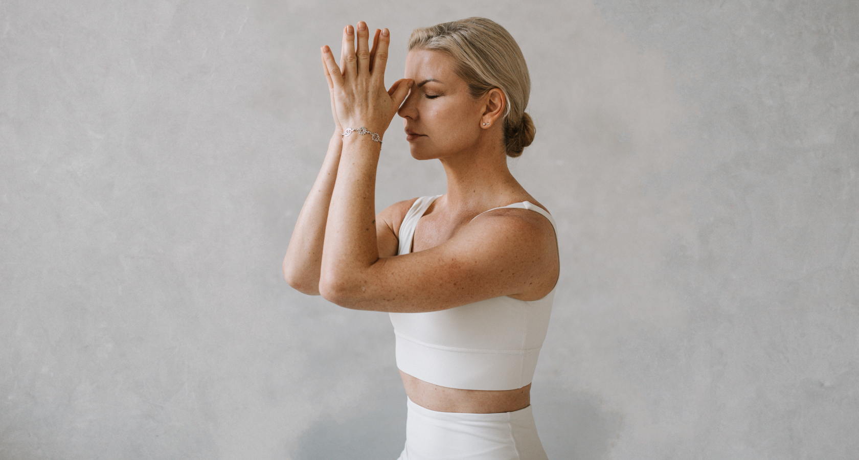 К себе нежно: йога, поющие чаши, фотосопровождение и магия женской силы