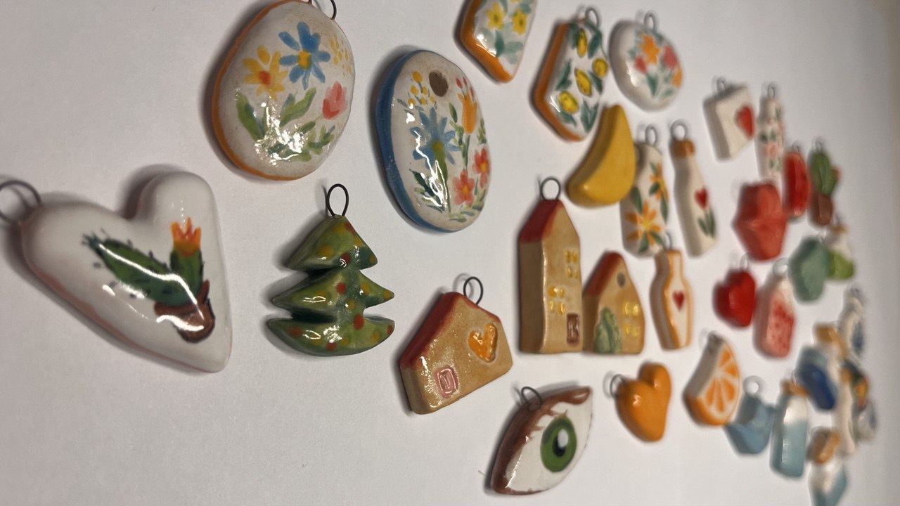 Роспись керамического кулона