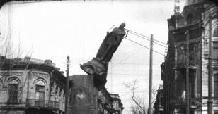 Кумиры, идолы, истуканы: мемориалы на переломах эпох