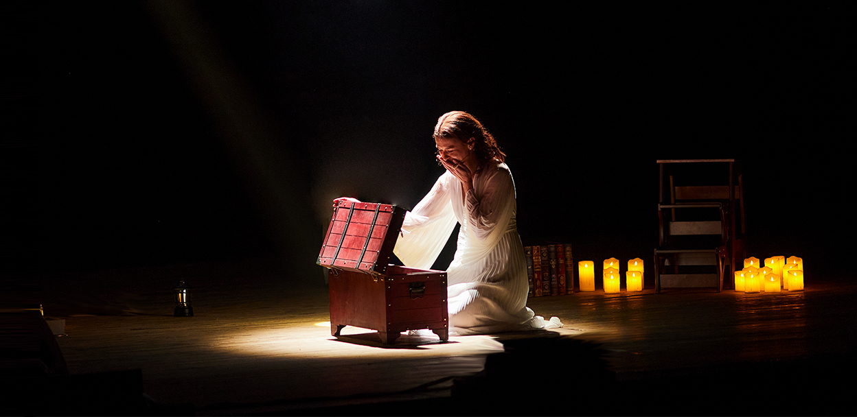 Моноспектакль «ДЕВОЧКА. ДЕВУШКА. ЖЕНЩИНА» в Екатеринбурге