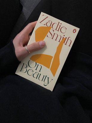 Книжный клуб "Есть одна книга". Зэди Смит "О красоте"