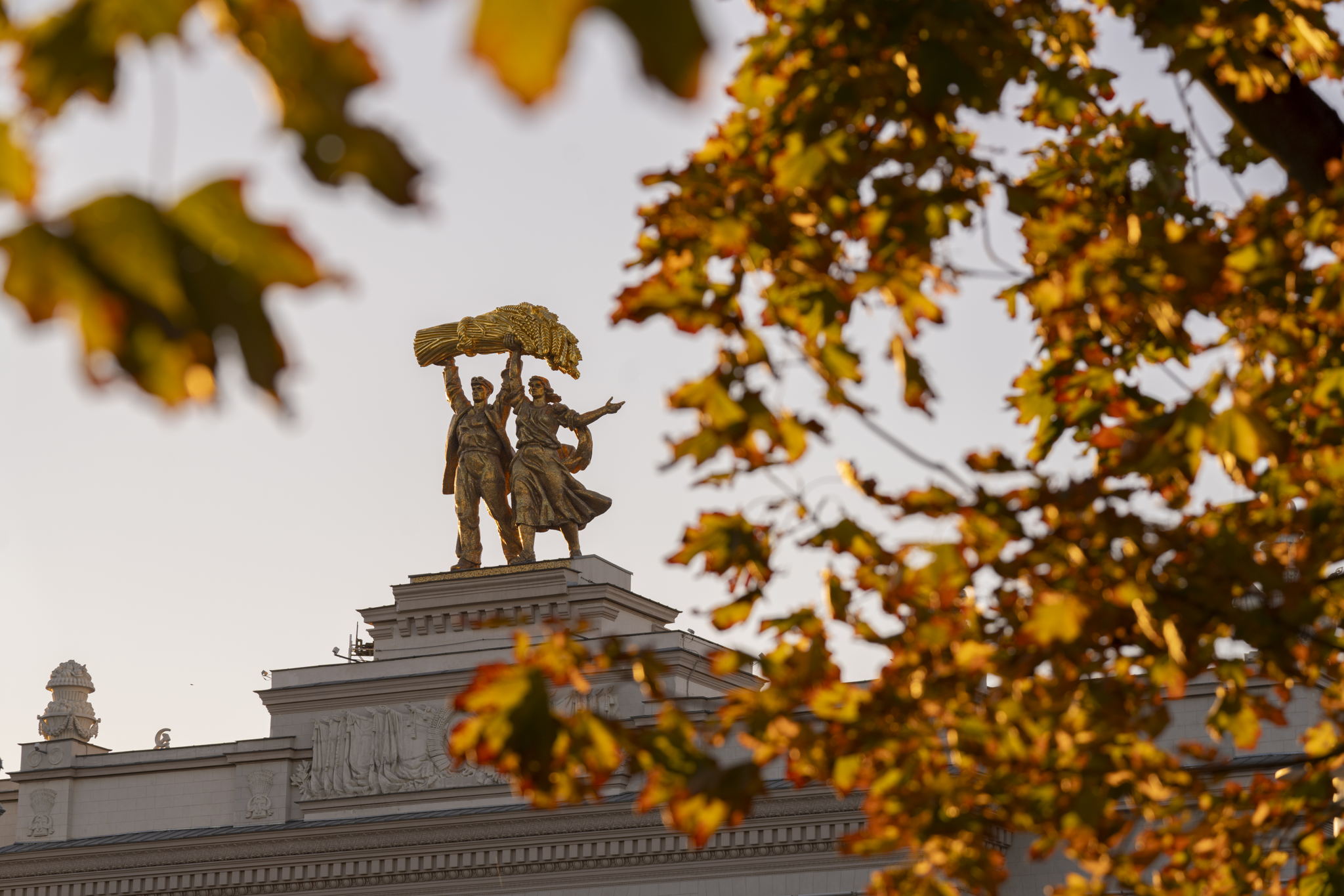 Тематическая экскурсия "Интеллектуальная прогулка по ВДНХ"