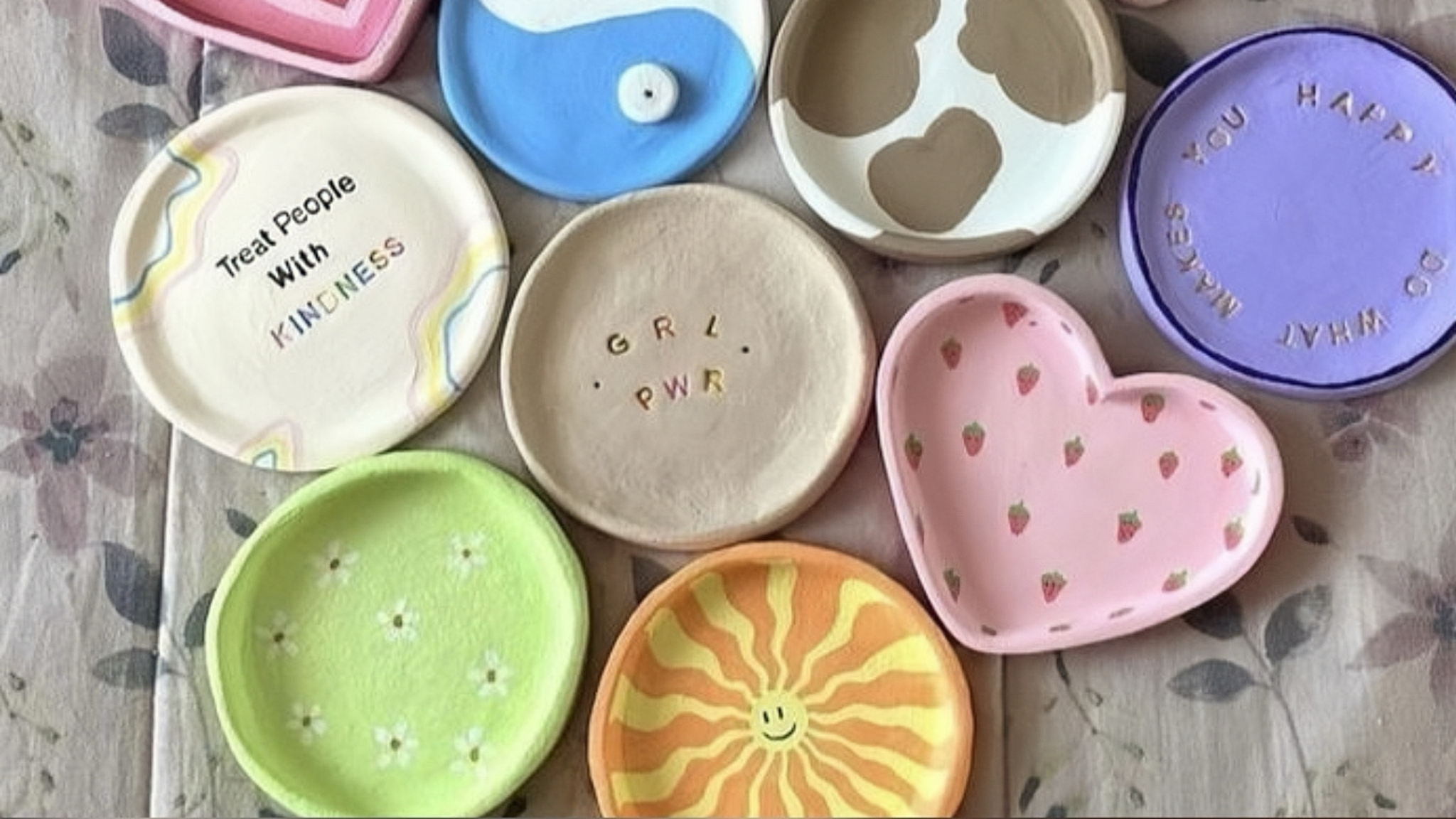 Декоративные тарелочки из глины: лепка и роспись