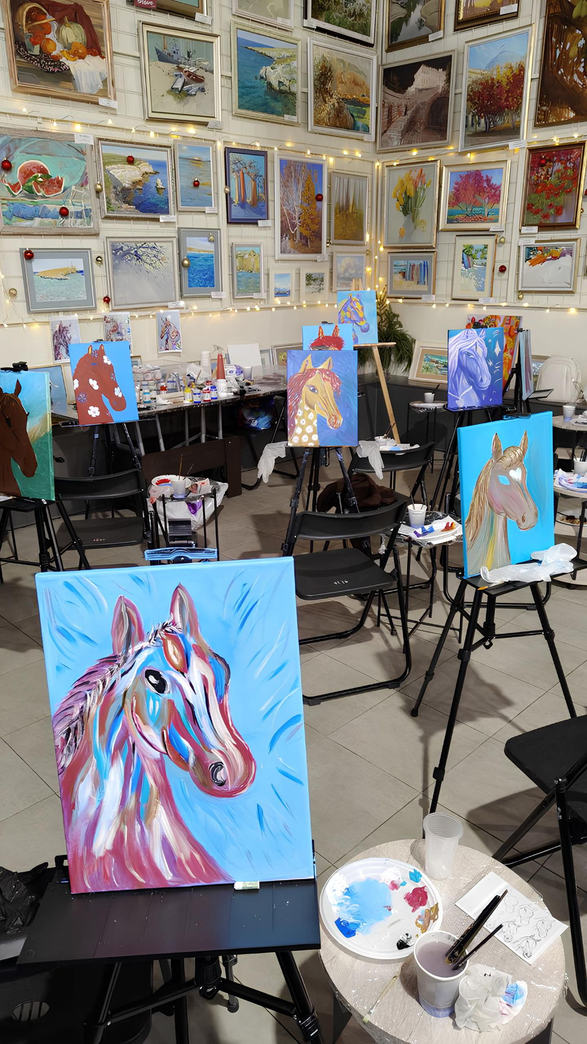 Мастер‑класс по интуитивной живописи: создаём символ удачи в год Огненной Лошади