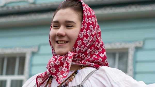 Поём русские традиционные песни в парке Тьмака