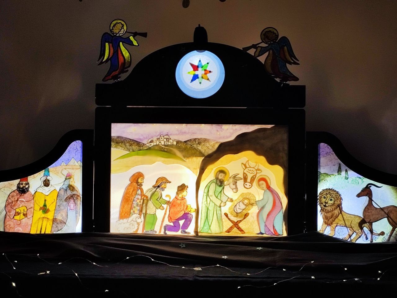 Витражный спектакль "Что такое Рождество?"