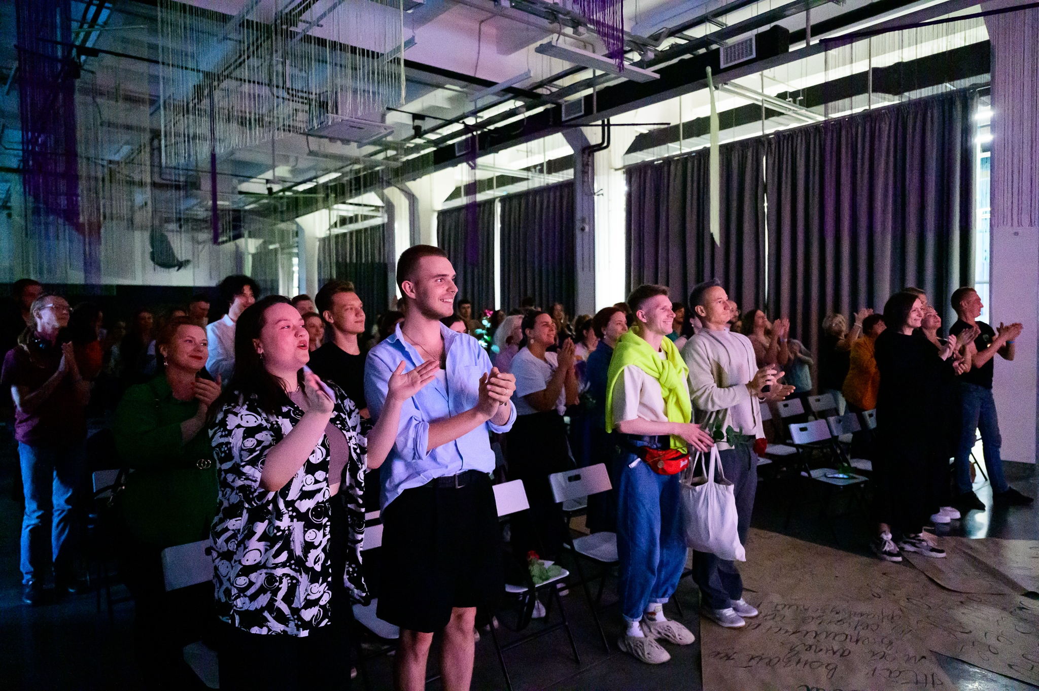 Комедия «8 ЛЮБЯЩИХ ЖЕНЩИН» | 16+