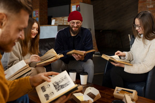 Книжный клуб «Между строк»