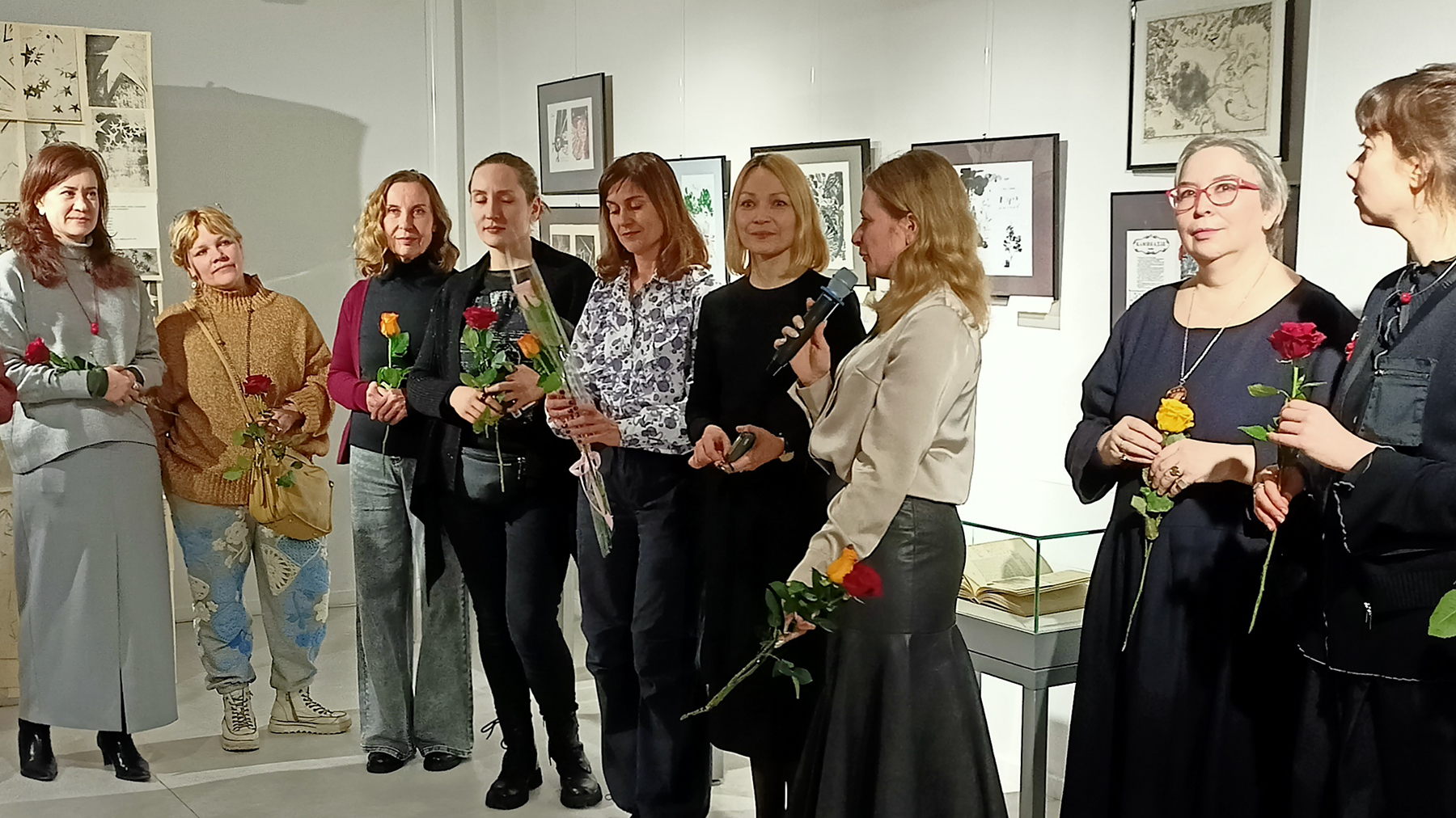 Авторская экскурсия по книжно-иллюстративной выставке «Искусство книги. Поэзия книжного листа»