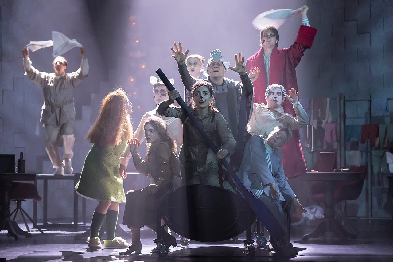 Если бы Антон Павлович смотрел вместе с нами «Три сестры» в Театре «На Литейном», то