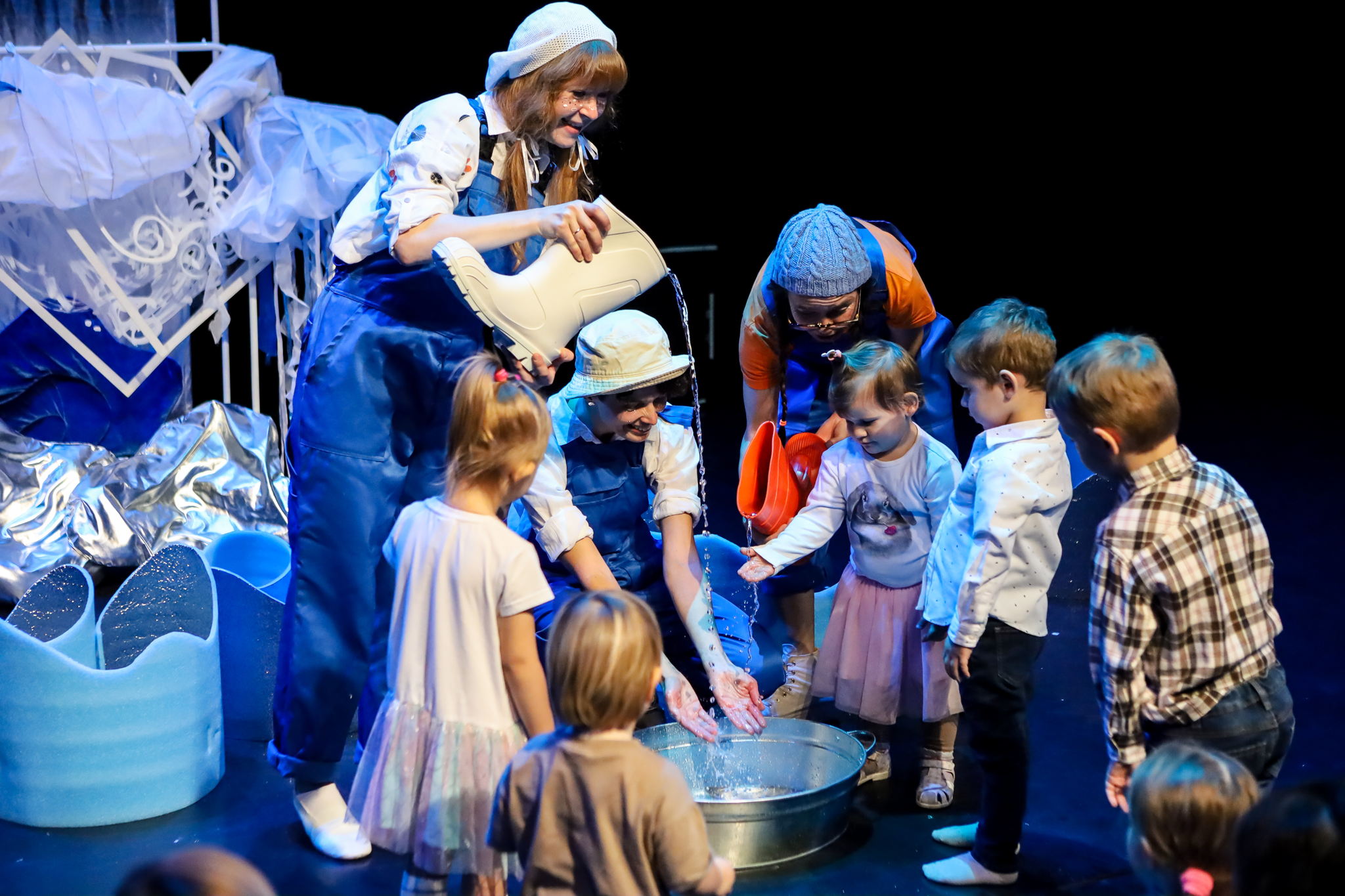 Спектакль "Ла-ло-лужа” театрального проекта "Впервые”