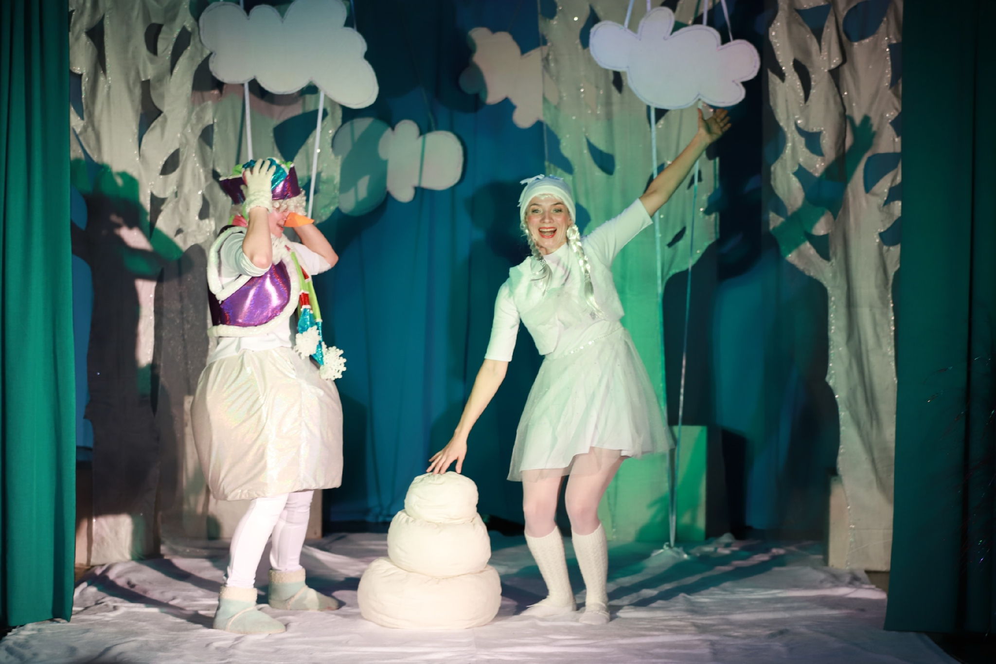 Интерактивный спектакль-игра "Снежинка, которая не хотела таять"