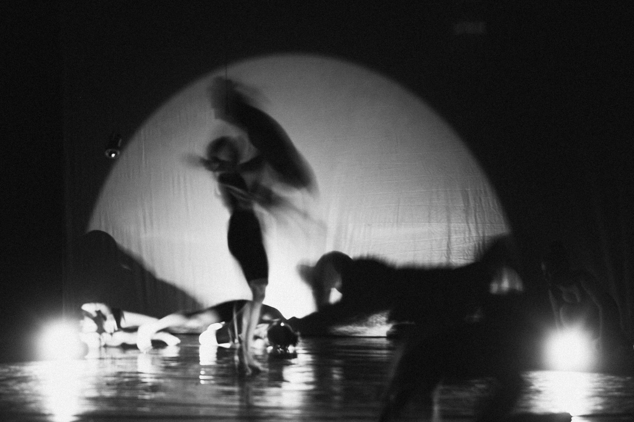 Dance performance LOOP / Танцевальная компания ПОЛУНОЧНИКИ