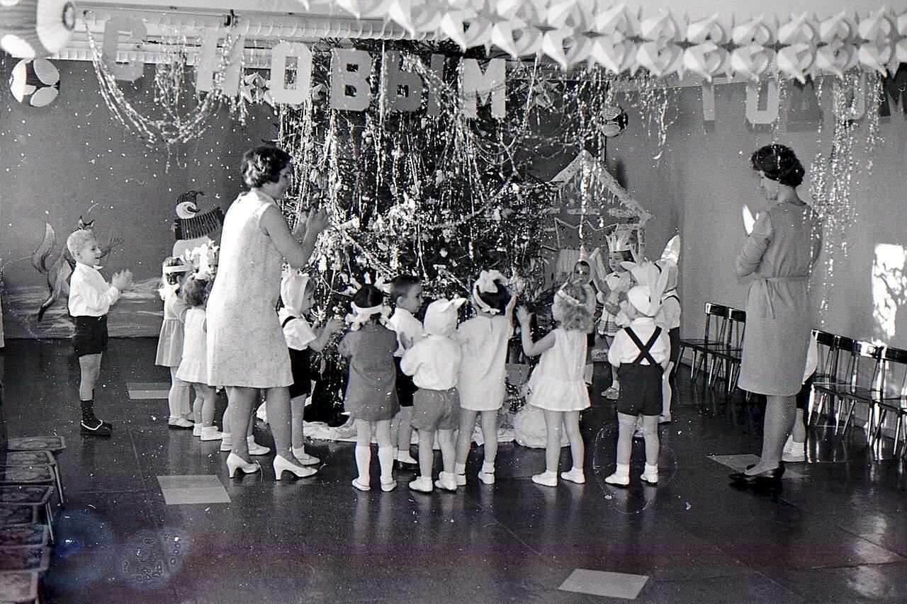 Пробежка в стиле советского утренника Rébellion x Bivium