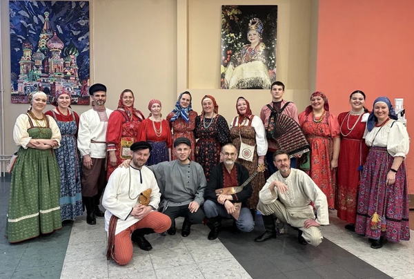 "Над Москвой заря занималася"