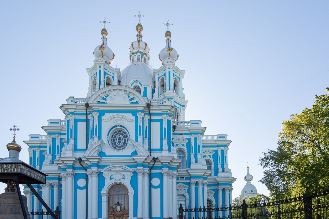 Питер смольный собор фото Собор небесного цвета. Экскурсия в Воскресенский всех учебных заведений Смольный