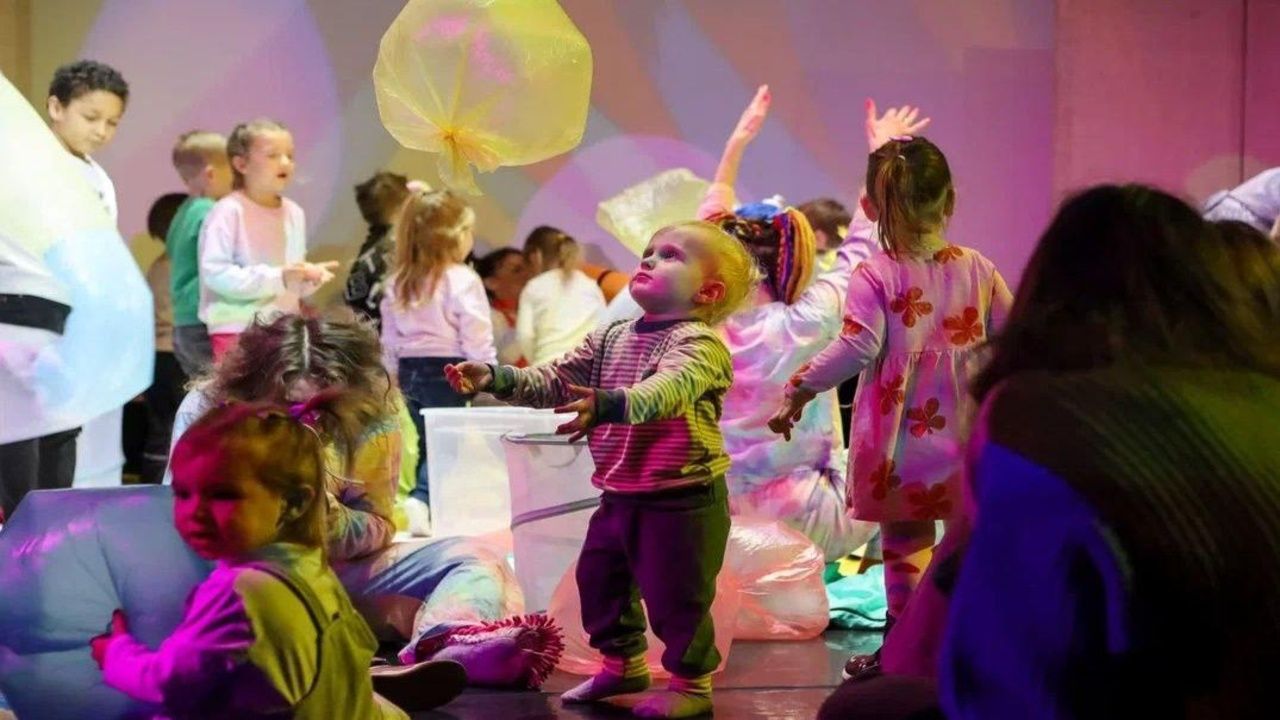 Семейный спектакль "Играем в цирк!" (0+) в честь осенних каникул