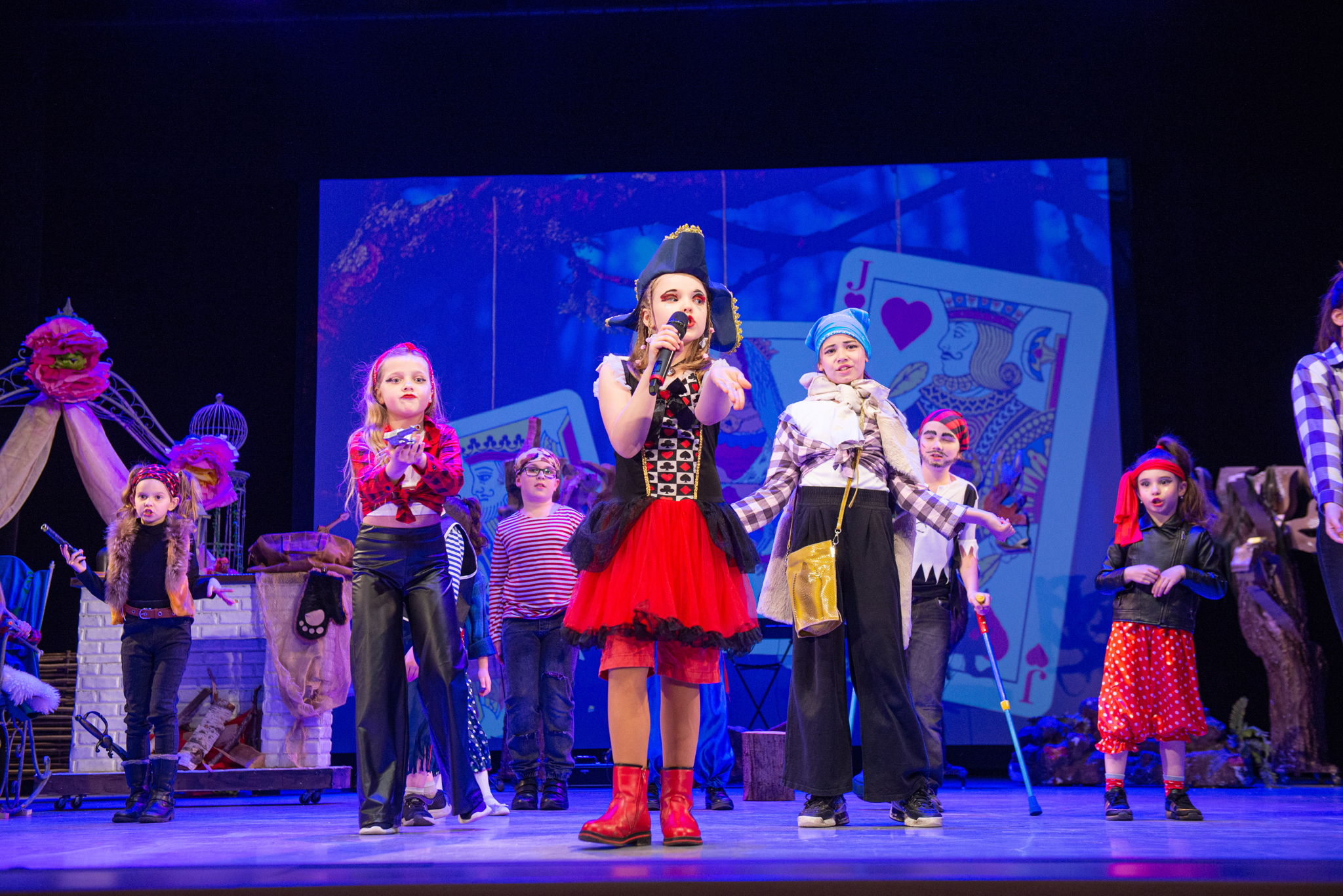 Музыкальный спектакль "По сказочным тропинкам"