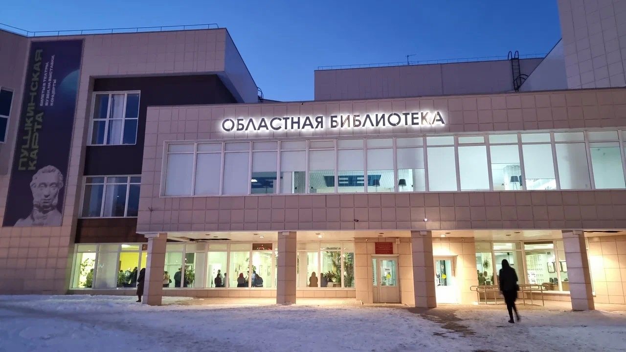 "Восемь женщин"